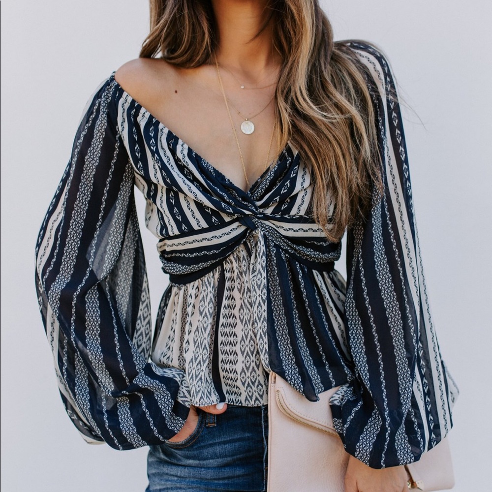 NWOT Printed Balloon Sleeve Twist Blouse